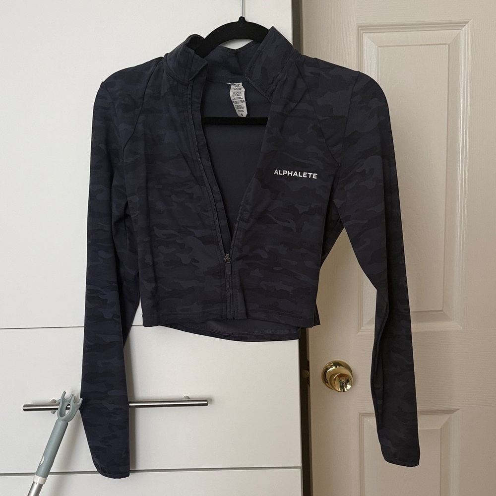 Alphalete Black Camo Cropped Zip Jacket
